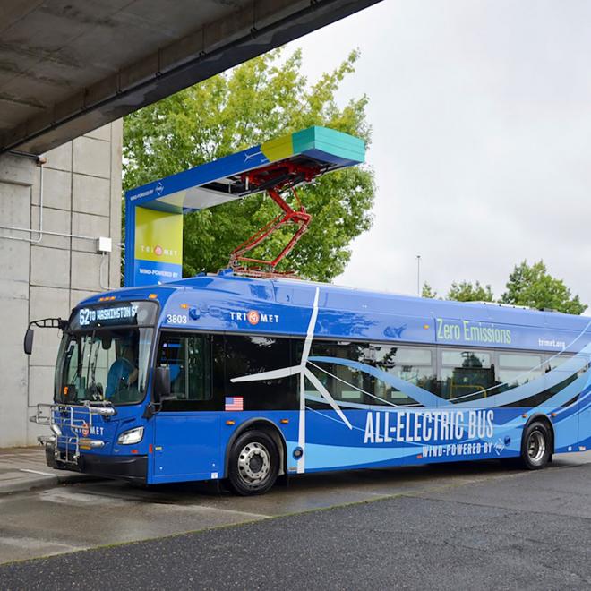 An XE40 battery-electric bus operated by TriMet in Portland, Oregon, connected to a SAE J3105 (OppCharge) overhead recharging station (2019)