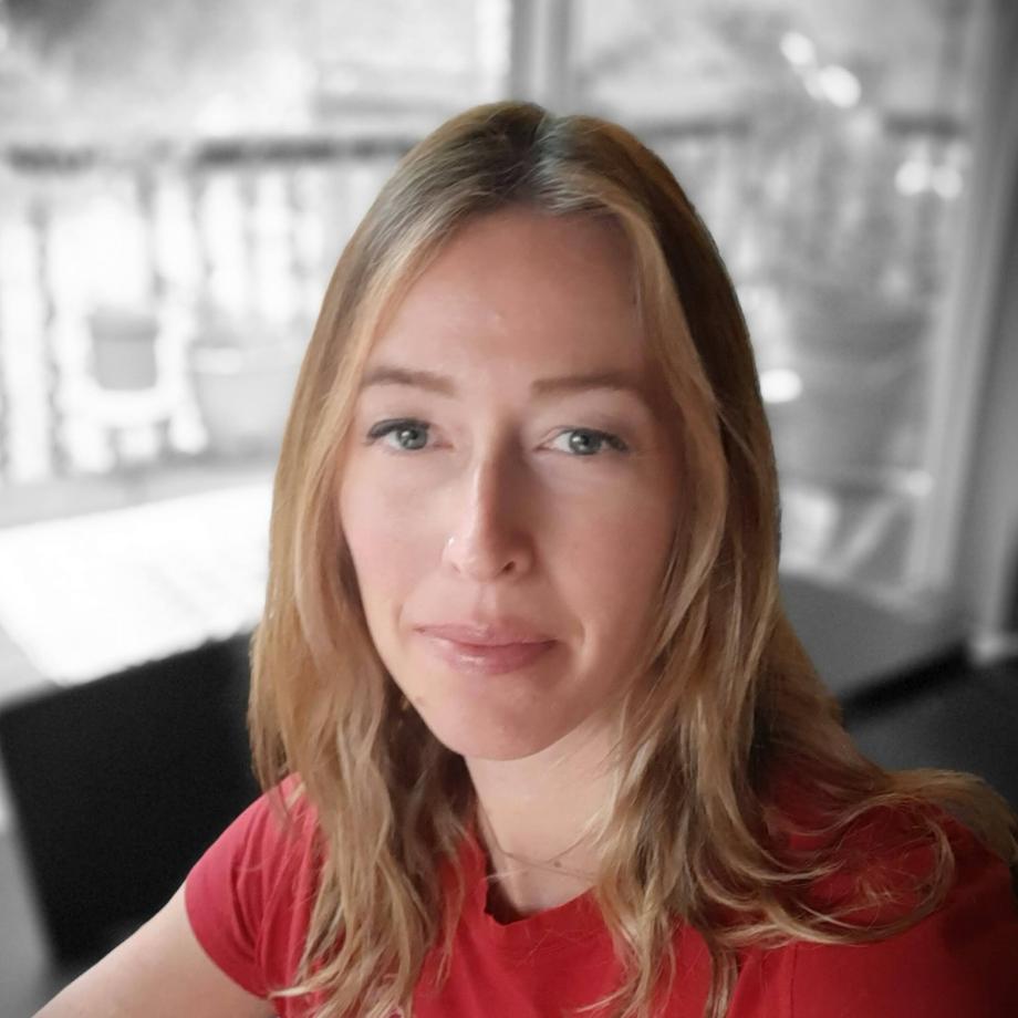 Headshot of Juliana Birnbaum with blurred background. 